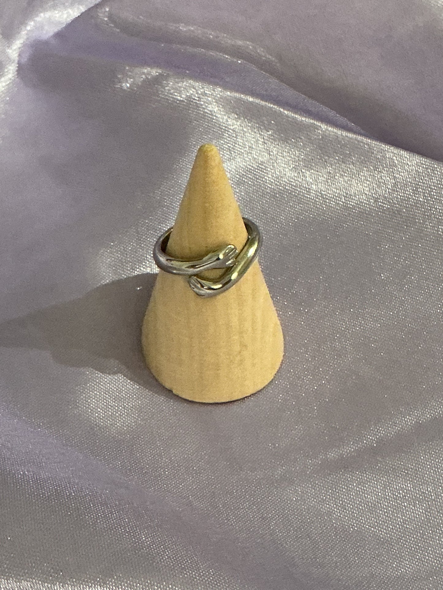 Hands Ring