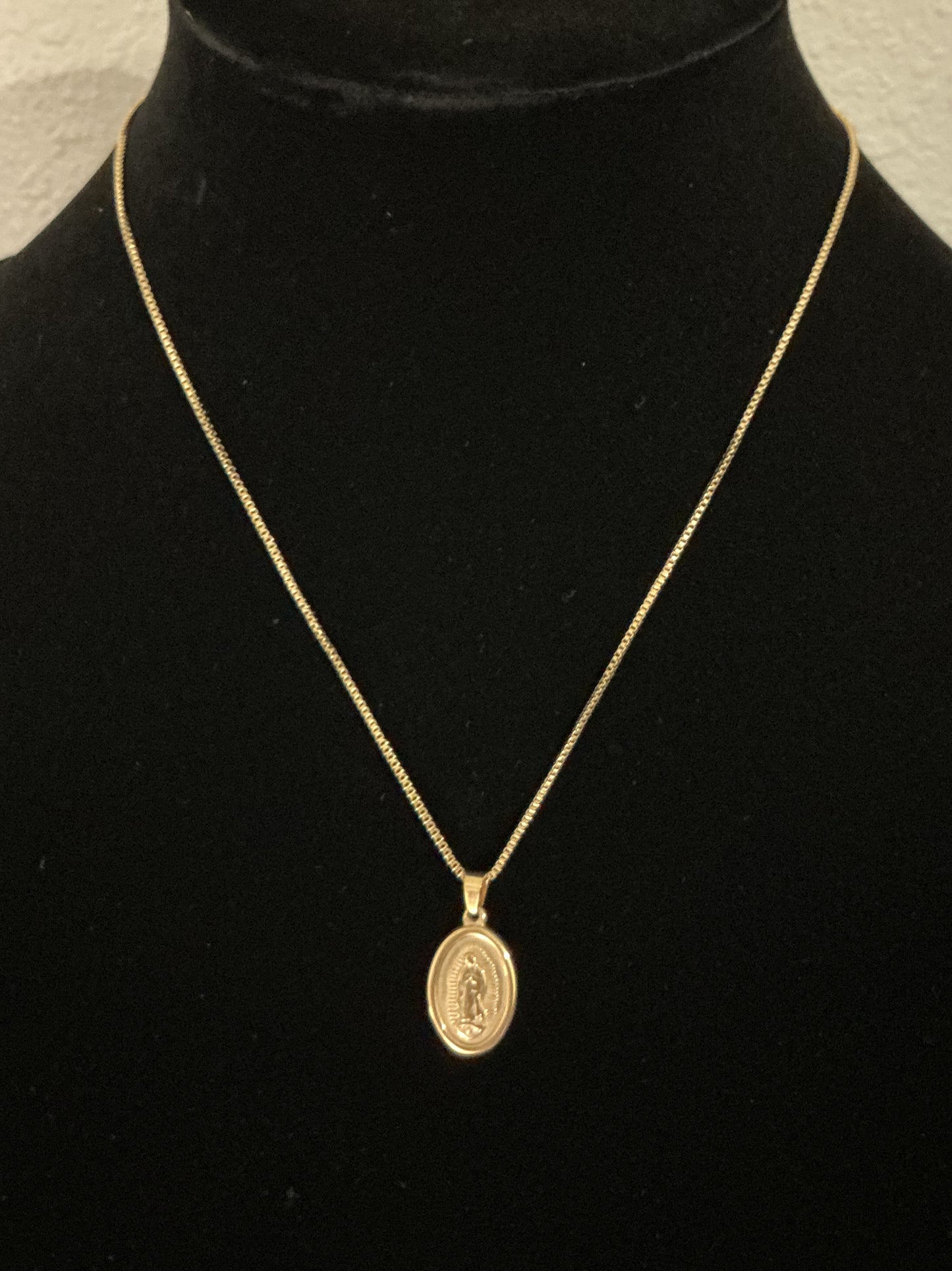 Oval Virgen