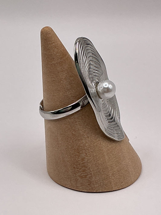Oval Shell Bead Ring