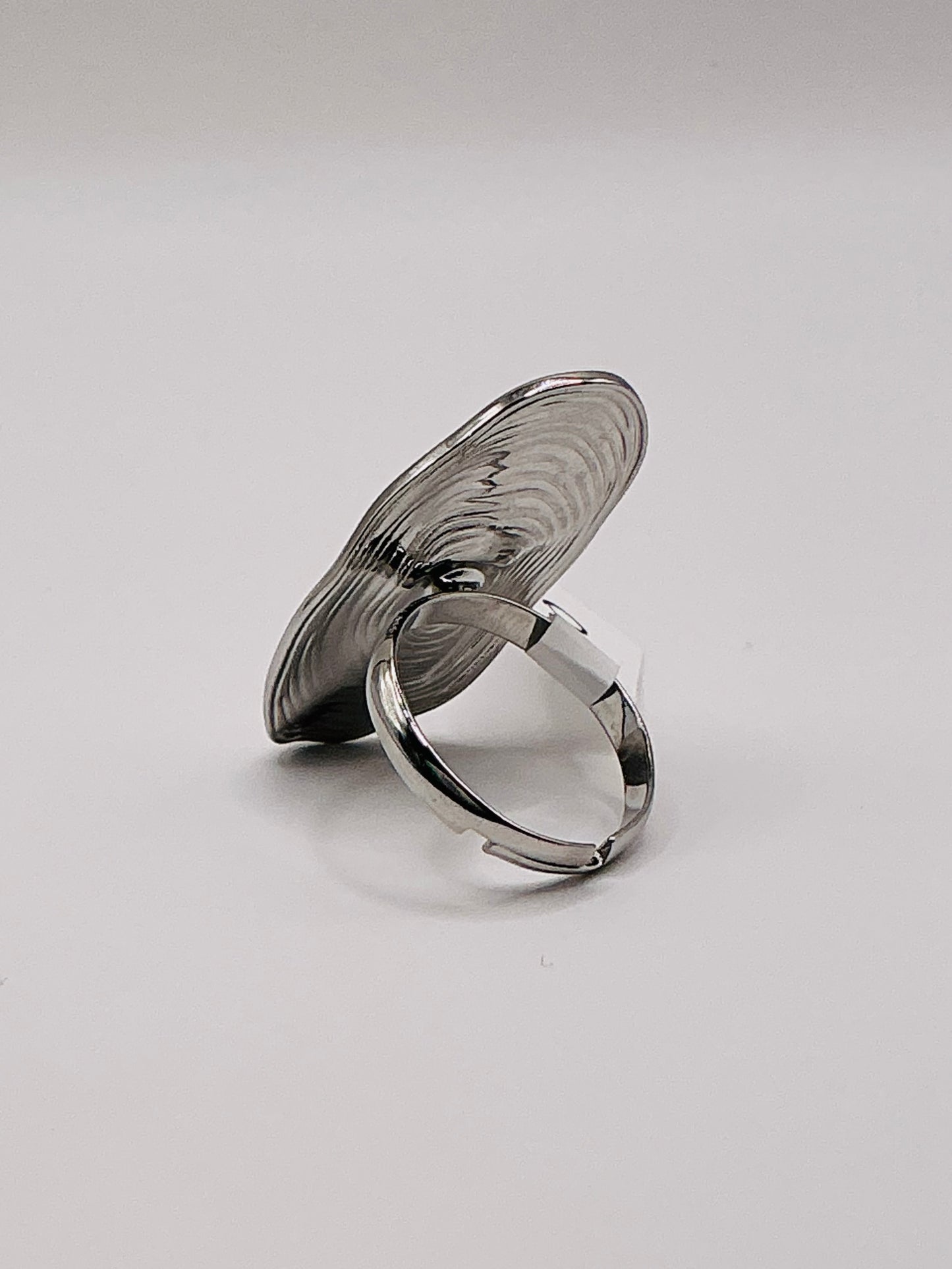 Oval Shell Bead Ring